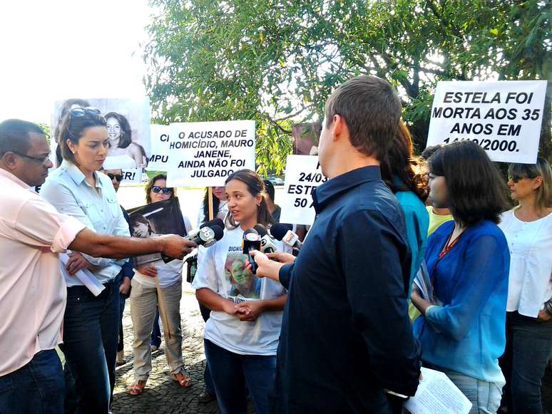 Manifestação pede que julgamento da morte da professora, que completa 15 anos, seja finalmente julgado