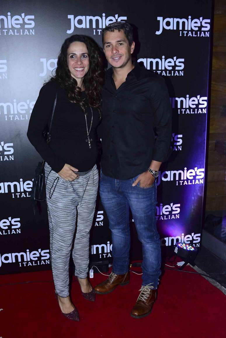 O jornalista e apresentador Ivan Mor&eacute; e a esposa