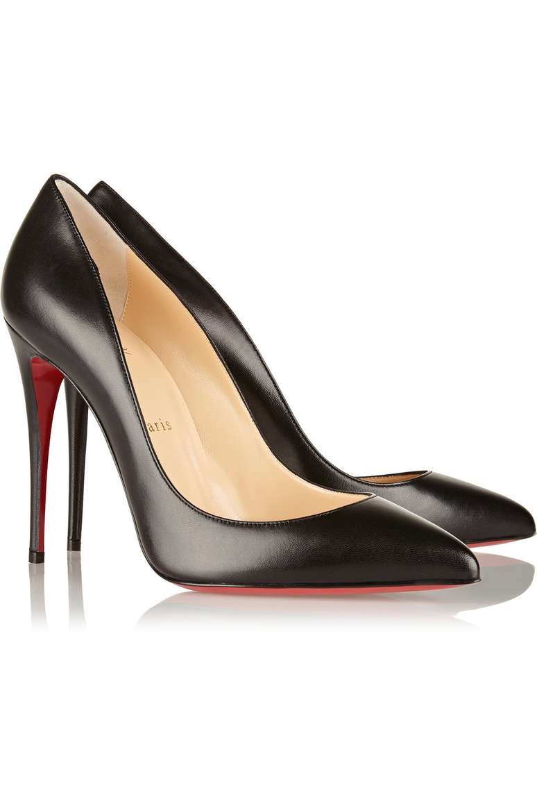 Você faz parte do grupo que sonha com um calçado Christian Louboutin? O escarpim preto Pigalle Follies sai por 675 dólares (R$ 2.113) no site americano Net-a-Porter. Com a fortuna da Gisele, seria possível rechear seu closet com mais de um milhão (1.040.009) de pares.