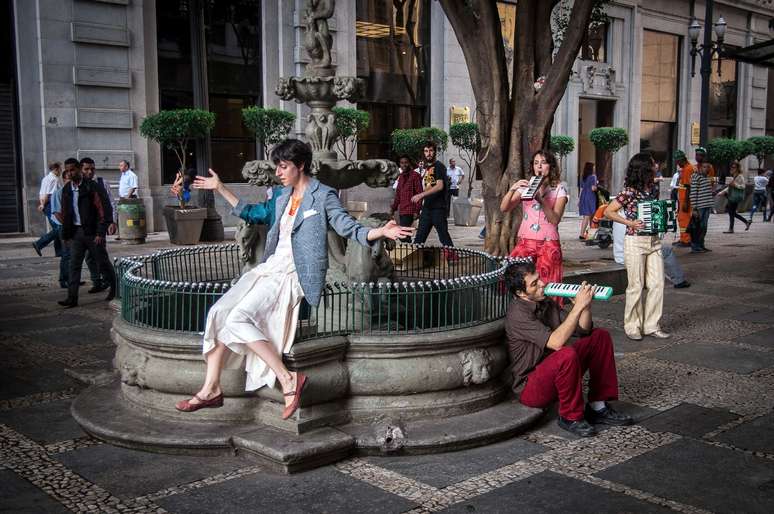 <p>Cena da videodança Sobre Ruas e Rios que será exibida após a performance Espaços Invisíveis</p><p> </p>