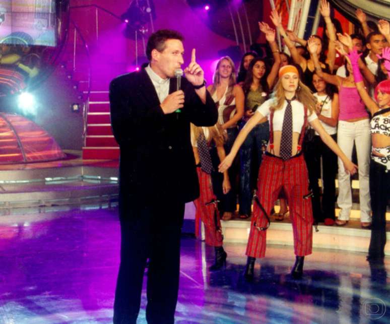 Padre Marcelo Rossi n&atilde;o deixou ningu&eacute;m esquecer da letra de "Erguei as M&atilde;os" no Planeta Xuxa