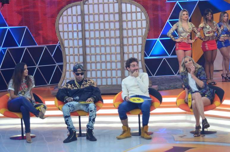 Anitta participa do programa Legendários