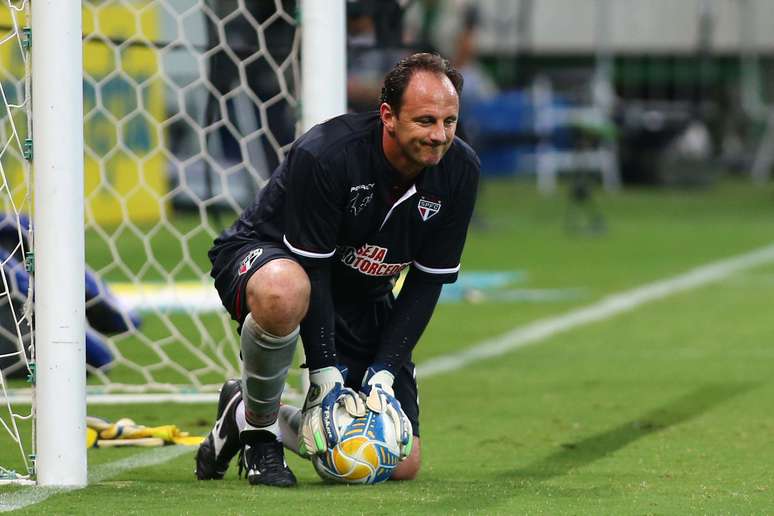 Rogério Ceni cometeu grande falha e tomou golaço de Robinho