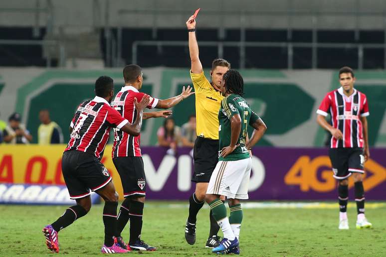 <p>S&atilde;o Paulo viu Palmeiras ser infinitamente superior</p>