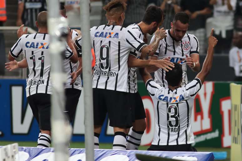 Yago comemora primeiro gol marcado com a camisa do Corinthians