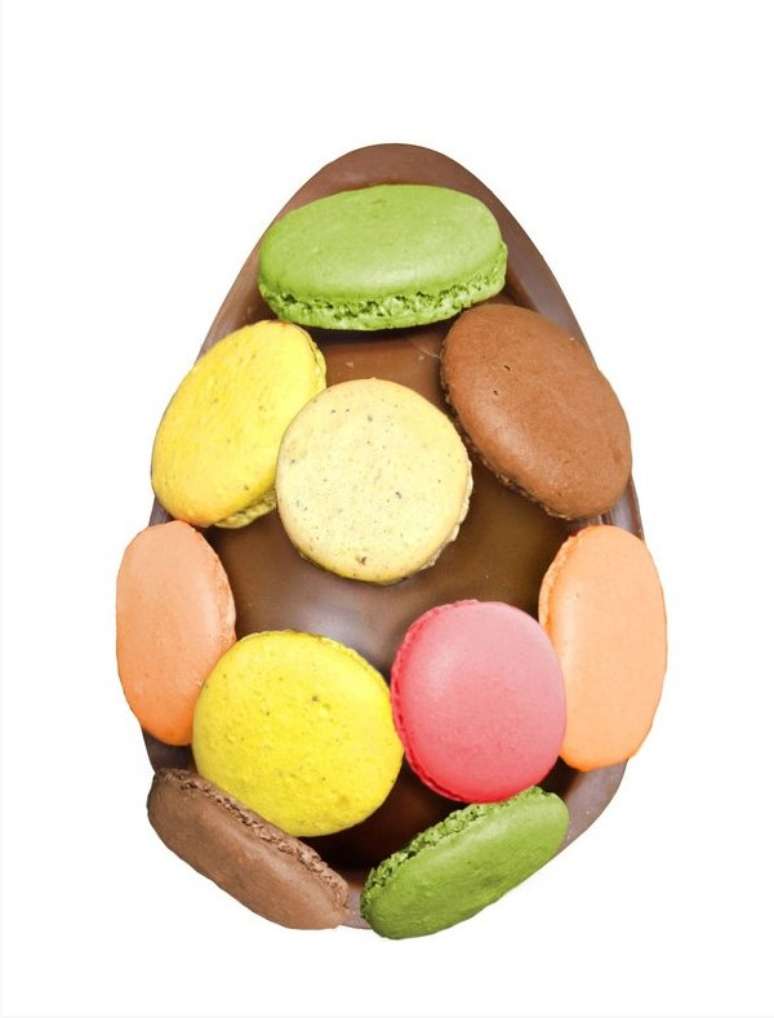 Outra delícia da Xan Xan é o Ovo Macaron, com casca decorada por macarons de sabores variados, como limão siciliano e frutas vermelhas. Preço: R$ 69 (240g). Informações: www.xanxan.com.br