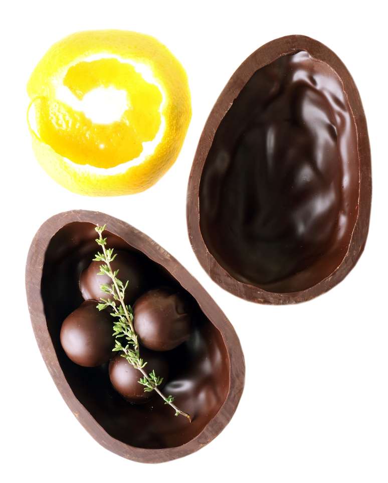 Ovo de chocolate meio amargo com laranja e tomilho é um dos lançamentos da Cuore di Cacao. Preço: R$ 96 por 250 g. Informações: (41) 3014-4010 e www.cuoredicacao.com.br