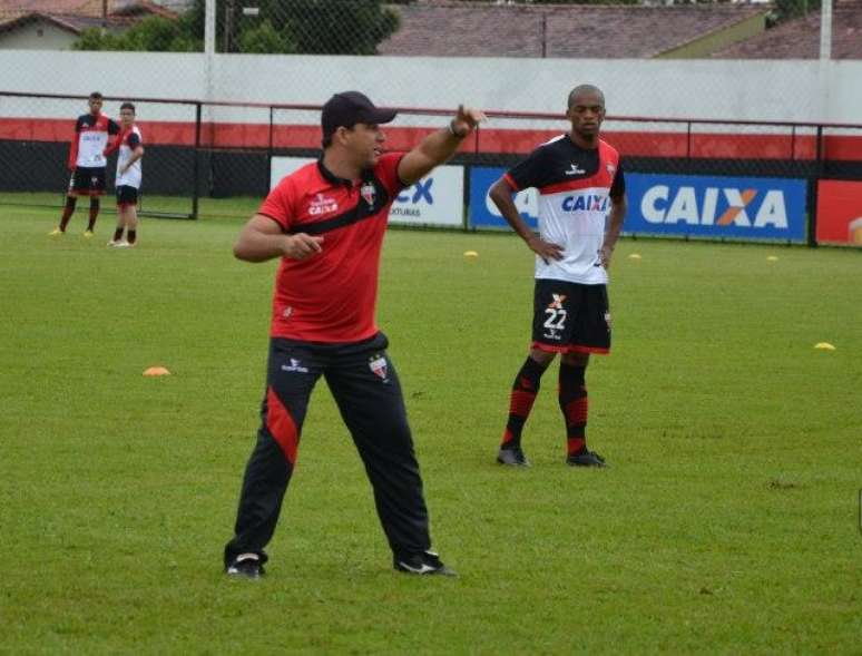 Atlético-GO de Marcelo Martelotte precisa vencer três para não depender de outros resultados