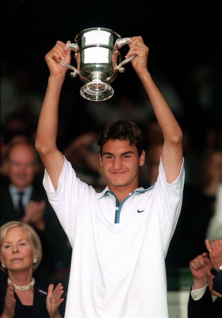 Soberano em Wimbledon como profissional, Federer foi campeão em 1998 como júnior