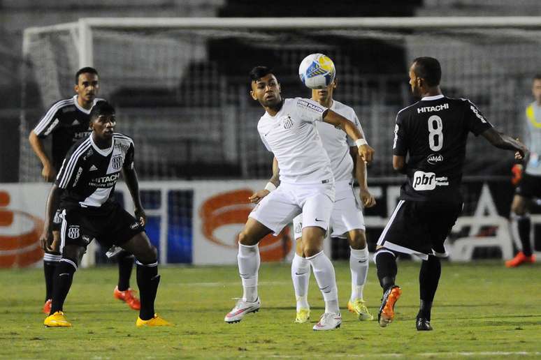 <p>Gabigol marcou o gol solitário do Santos na partida que custou a invencibilidade</p>