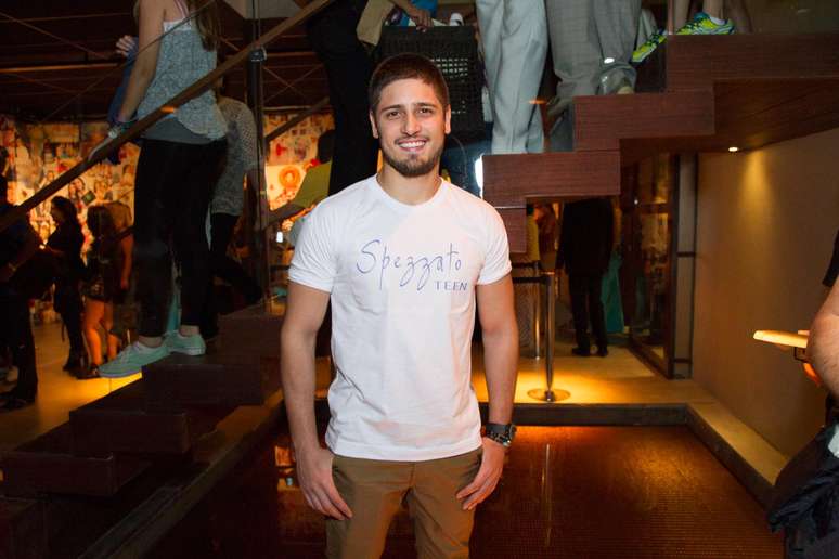 Daniel Rocha foi um dos destaques do desfile