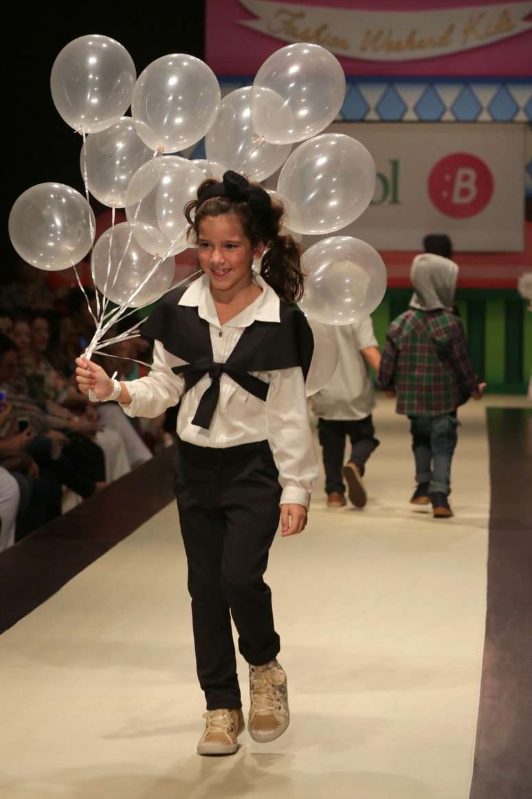 Filha de Rodrigo Faro desfila no Fashion Week Kids