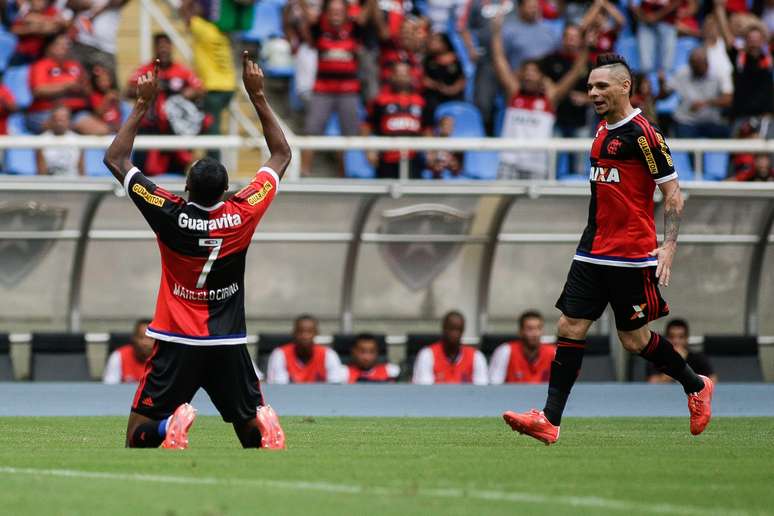 Marcelo Cirino comemora após golaço 