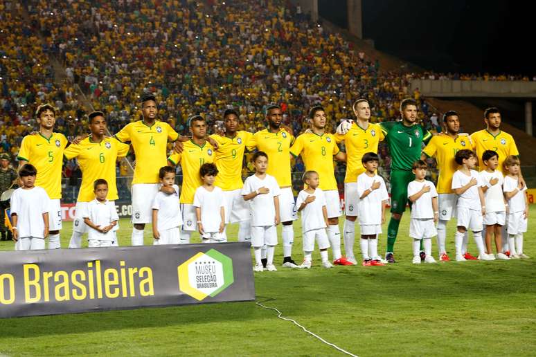 Time brasileiro posado antes de amistoso: vitória com brilho no Espírito Santo