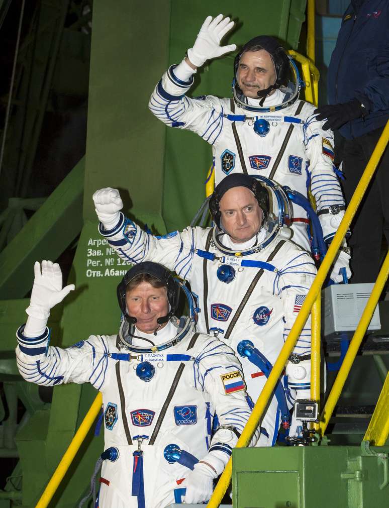 A Soyuz TMA-16M foi pilotada pelo cosmonauta russo Gennady Padalka e levou a bordo o americano Scott Kelly e o também russo Mikhail Kornienko