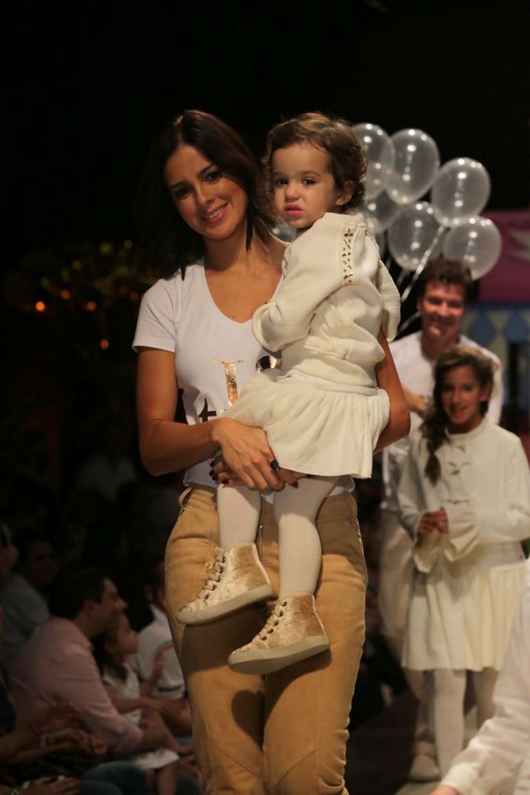 Vera Viel com a filha no Fashion Week Kids