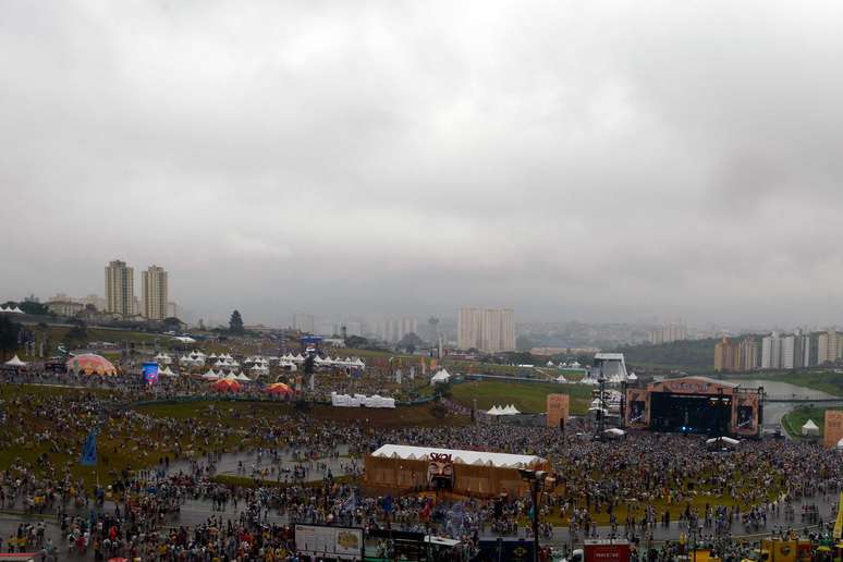 Se o calor marcou o primeiro dia do Lollapalooza, em S&atilde;o Paulo, no segundo dia do festival o Aut&oacute;dromo de Interlagos foi tomado pela chuva, que n&atilde;o foi suficiente para esfriar os &acirc;nimos dos f&atilde;s de Foster the People, Interpol e Pharrell Williams.