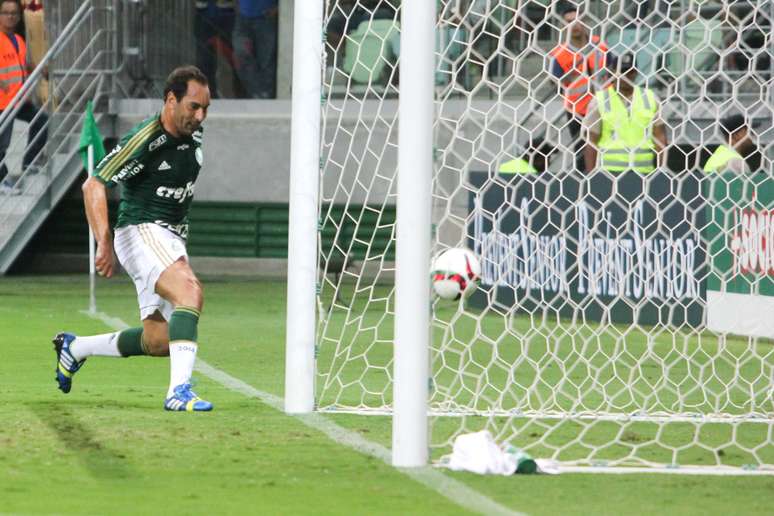 <p>Edmundo fez hist&oacute;ria com a camisa 7 do Palmeiras</p>