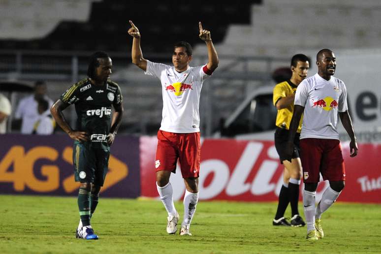 <p>Capitão do Red Bull, Fabiano Eller marcou o segundo gol</p>