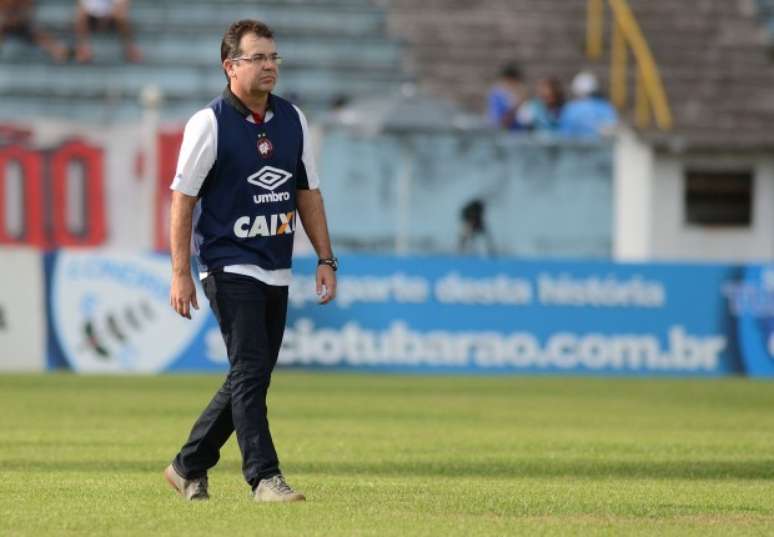 Enderson Moreira não agradou em sua curta passagem pelo CT do Caju