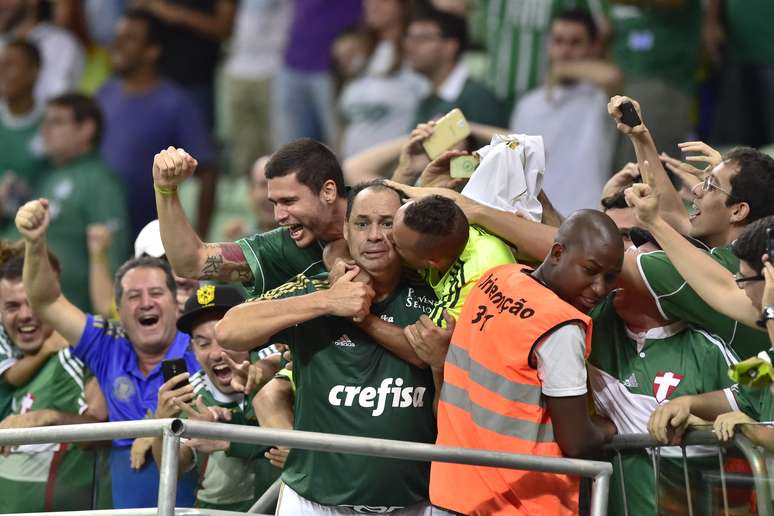 Torcedores definem os cinco gols mais bonitos dos times