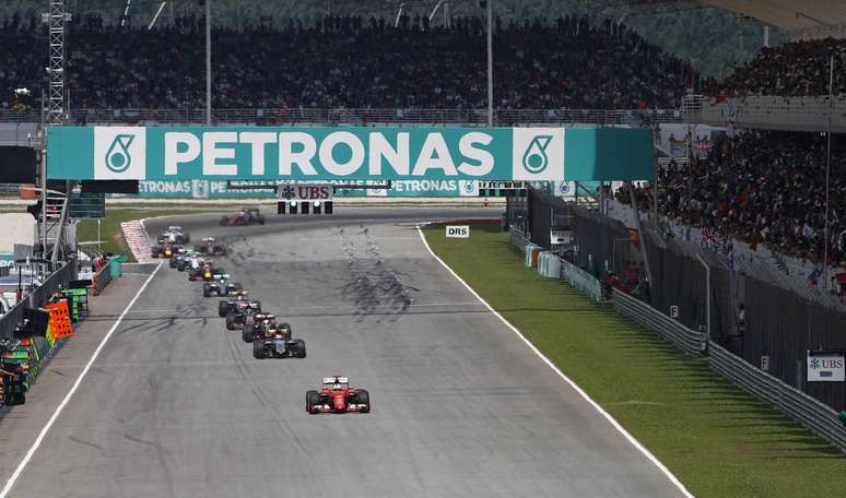 Ferrari de Vettel lidera pelotão: vitória na Malásia