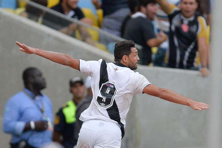 <p>Gilberto chegou e rapidamente ganhou a posição de centroavante titular do Vasco</p>