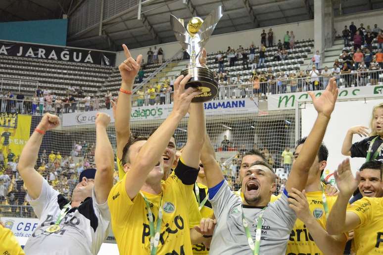 Jaraguá faz festa com conquista da Taça Brasil
