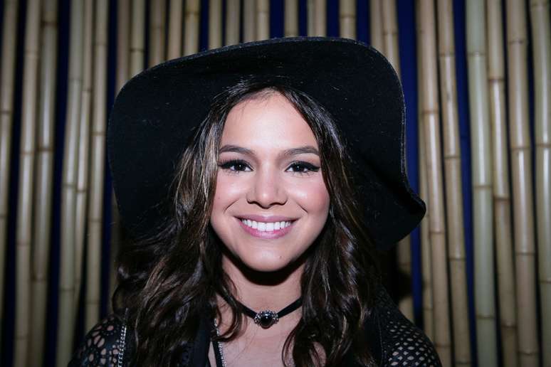 <p>Bruna Marquezine causou tumulto em sua chegada ao Lollapalooza, neste domingo (29), segundo dia de festival</p>