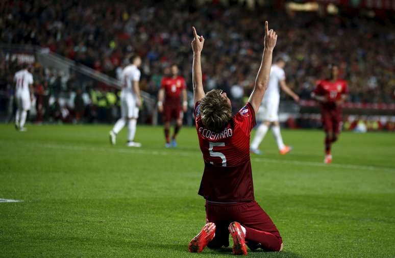 Fábio Coentrão comemora gol para Portugal