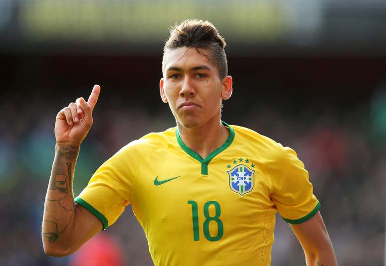 Roberto Firmino comemora gol decisivo em amistoso contra o Chile