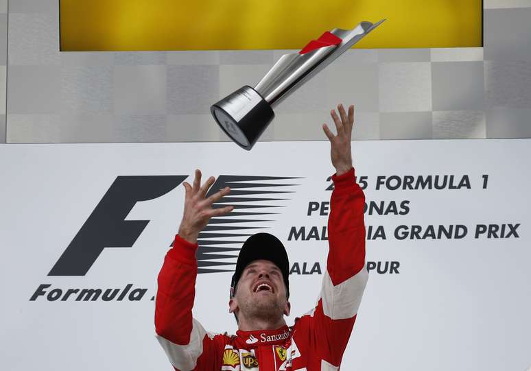 Vettel faz festa por vitória na Malásia