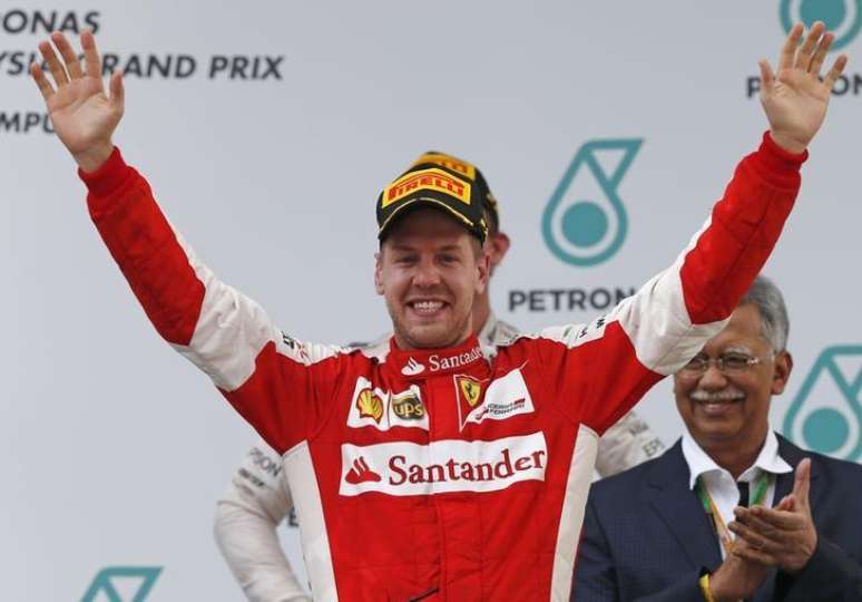 Piloto alem~ao Sebastian Vettel, da Ferrari, comemora vitória no Grande Prêmio da Malásia. 29/03/2015