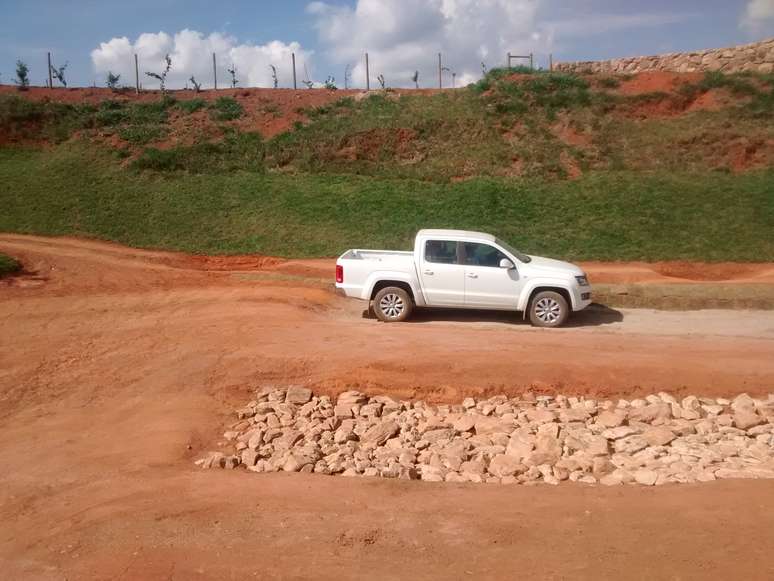 <p>Nova Amarok foi testada na terra, na "caixa de ovo" e nas pedras</p>