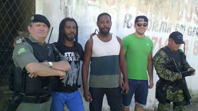 André Ramiro, ator de Tropa de Elite, posou para fotos com os policiais