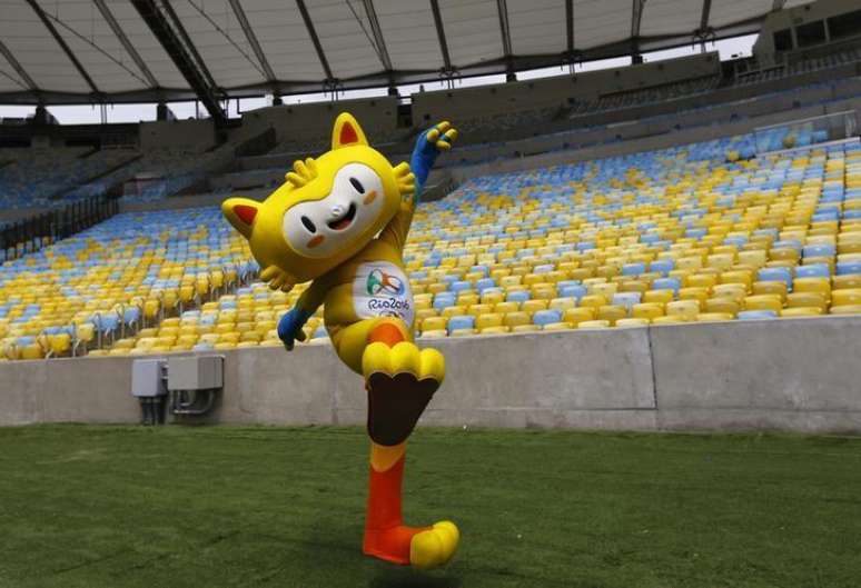 Mascote dos Jogos Olímpicos de 2016 durante visita ao Maracanã, no Rio de Janeiro