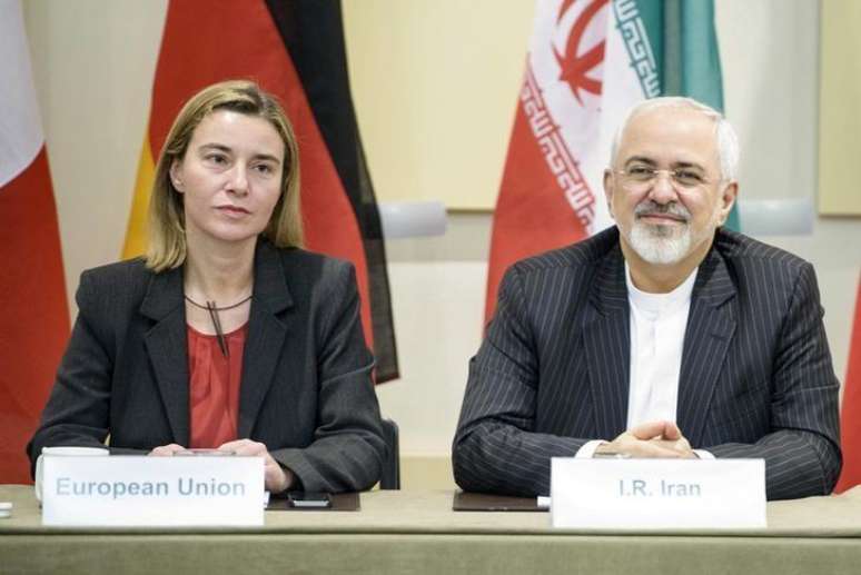 Chefe de política externa da UE, Federica Mogherini, e chanceler do Irã, Javad Zarif, em encontro em Lausanne. 31/03/2015