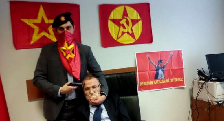 Homens armados capturaram um promotor turco em seu escritório no tribunal de Istambul