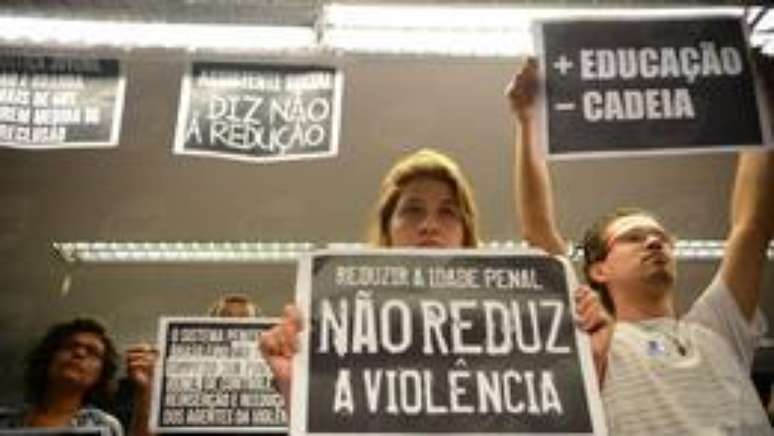 <p>PEC em discussão no Congresso prevê baixar de 18 para 16 anos a idade a partir da qual infratores passariam a ser julgados como adultos</p>