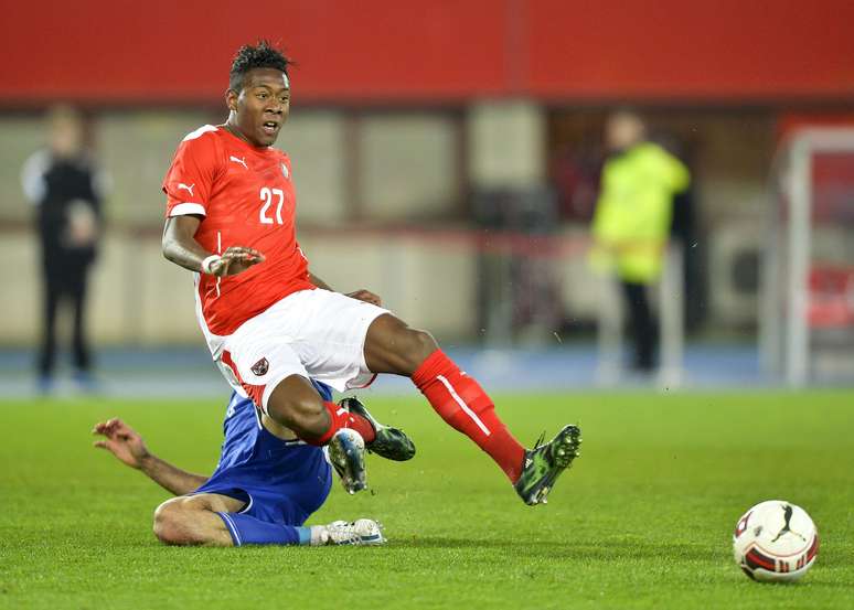 Alaba rompeu ligamento interno do joelho esquerdo atuando pela Áustria