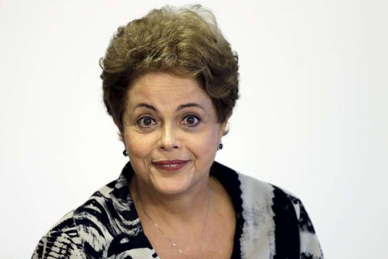 Presidente Dilma Rousseff durante cerimônia de assinatura da medida provisória do salário mínimo em Brasília. 24/03/2015