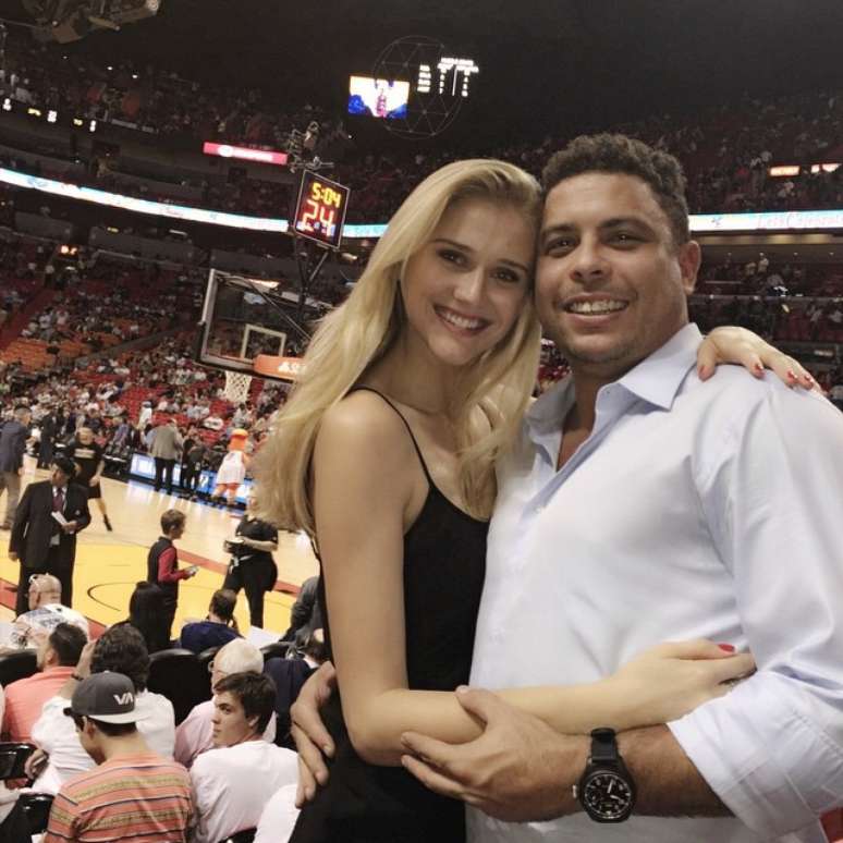 <p>Ronaldo e&nbsp;Celina&nbsp;foram &agrave; AmericanAirlanes Arena ver Miami Heat x San Antonio Spurs</p>