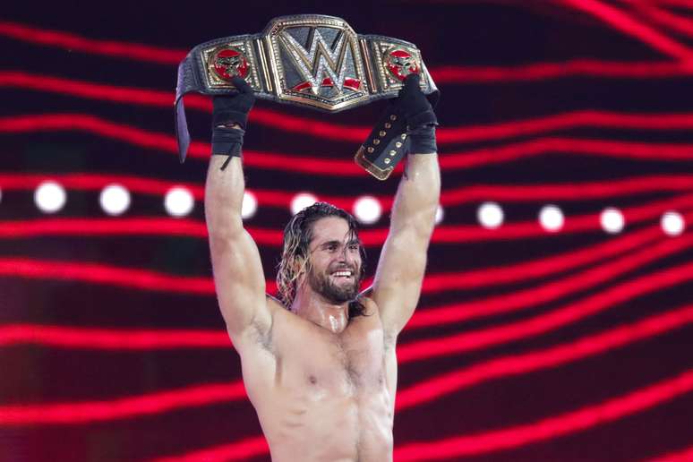 <p>"Malandrão" Seth Rollins é protegido pela Autoridade e o atual campeão mundial peso-pesado</p>