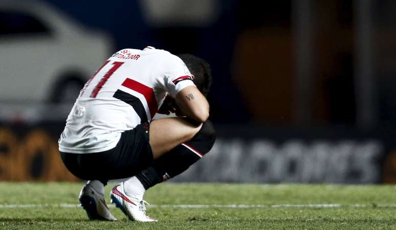 <p>Avalia&ccedil;&atilde;o no S&atilde;o Paulo &eacute; que tem faltado disposi&ccedil;&atilde;o no elenco; na foto, Pato cabisbaixo em derrota para San Lorenzo&nbsp;&nbsp;</p>