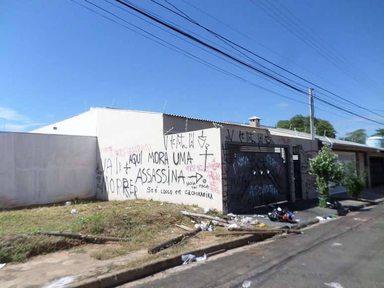 Casa da empresária foi alvo de vândalos nos últimos dias