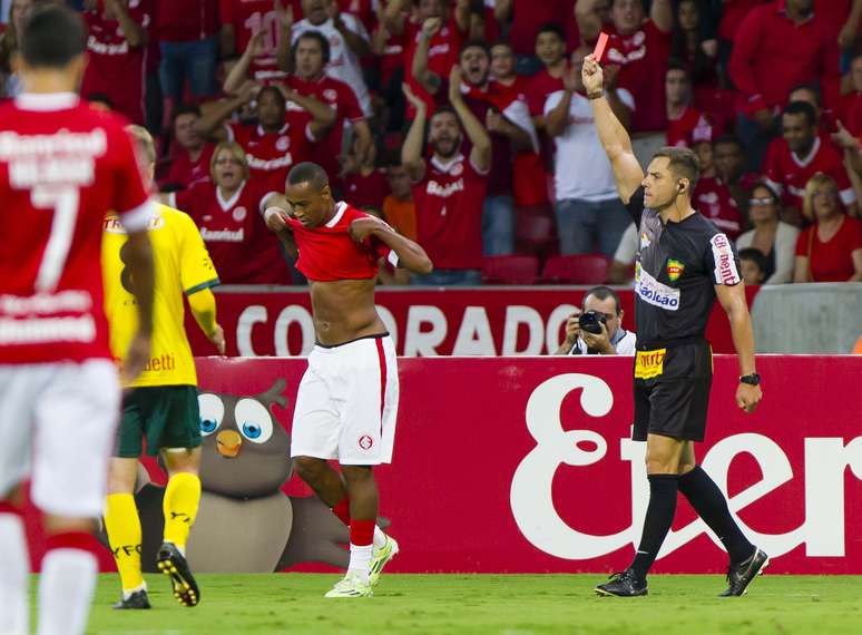 Fabrício recebeu cartão vermelho por chilique