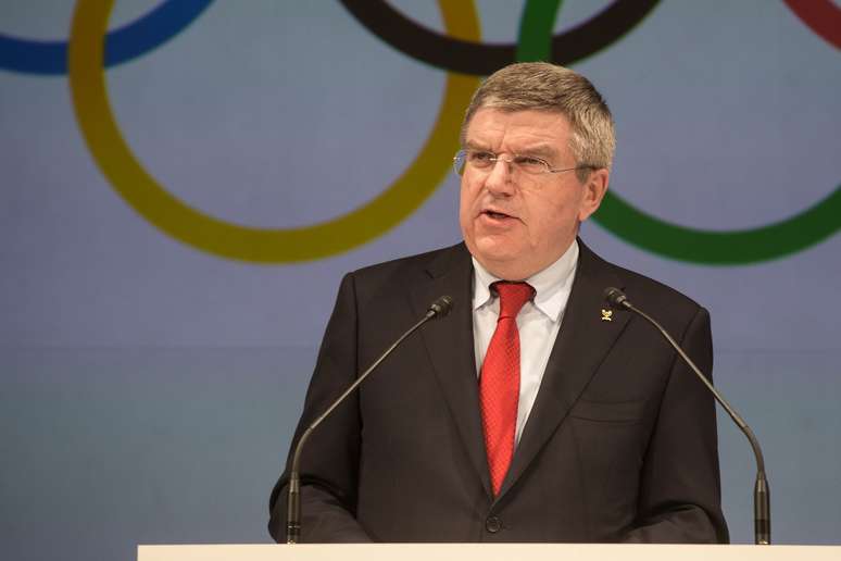 Thomas Bach, presidente do COI, sugeriu que a Fifa procure um candidato externo para presidência