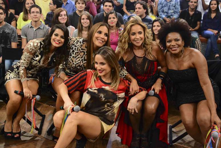 Mari Antunes, Ivete Sangalo, Claudia Leitte, Daniela Mercury e Margareth Menezes posaram para foto