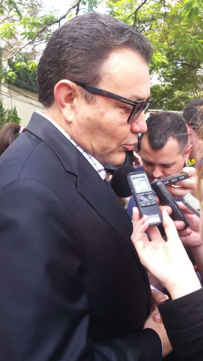 <p>Presidente do PSB, Carlos Siqueira: &quot;Alckmin est&aacute; muito triste&quot;</p>