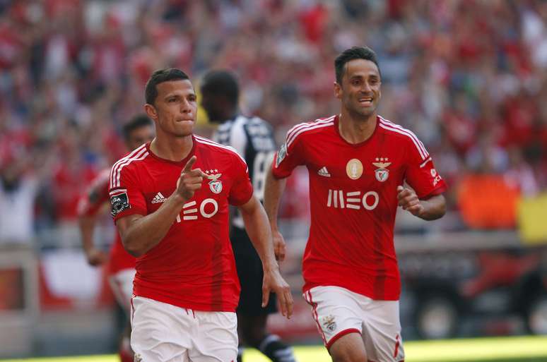 Brasileiros fizeram os tr&ecirc;s gols do triunfo do Benfica